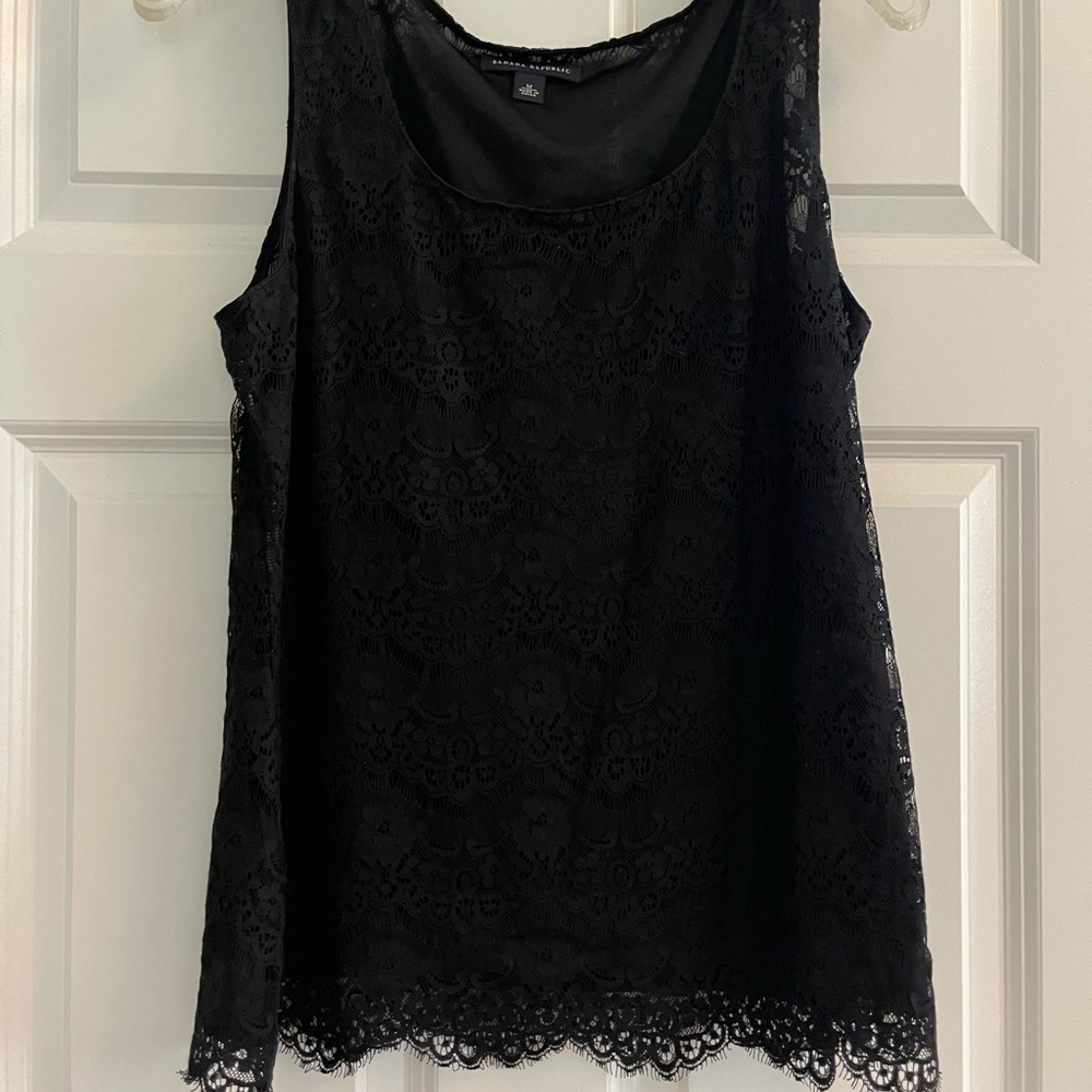 Black lace banana republic tank top. Sz m